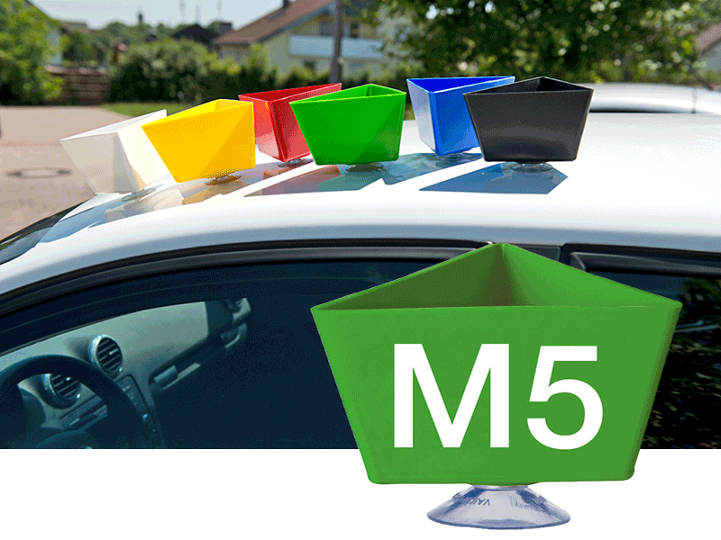 Leitzahlenträger mit Saugnapf auf dem Autodach