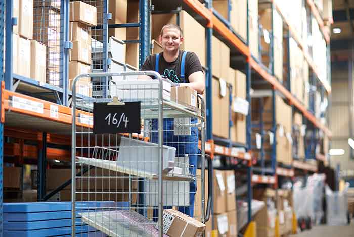 Kommissionierwagen im Lagereinsatz