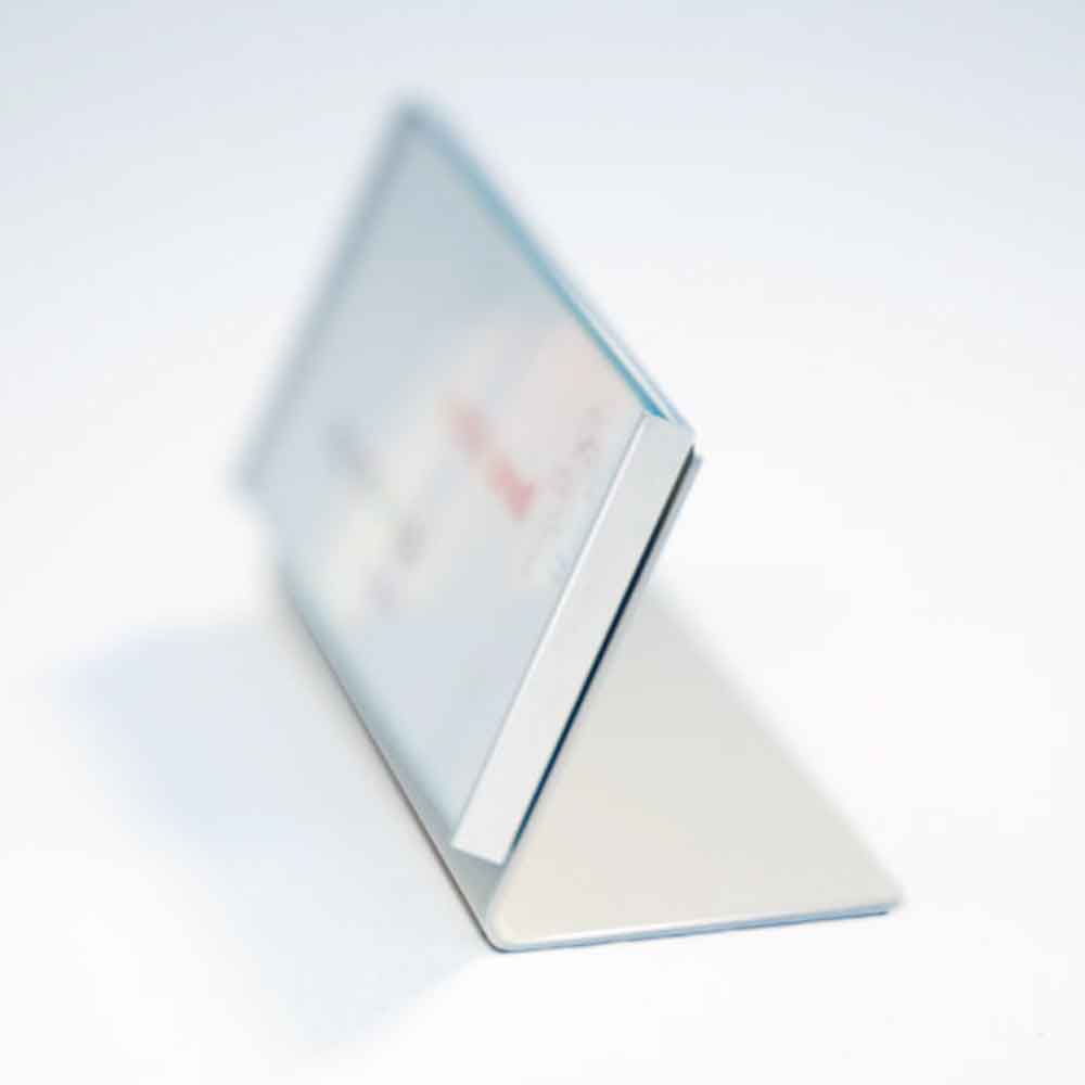 FRAME Tischaufsteller - Sicherheitsglas - seitliche Führungsschienen aus satiniertem Aluminium FRAME Tischaufsteller - Sicherheitsglas - seitliche Führungsschienen aus satiniertem Aluminium