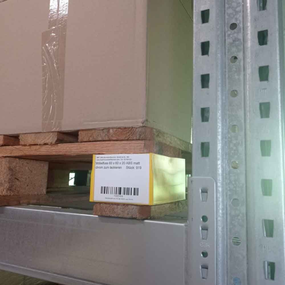 Palettenspange für den Seitenfuss einer Europalette Palettenspange für den Seitenfuss einer Europalette