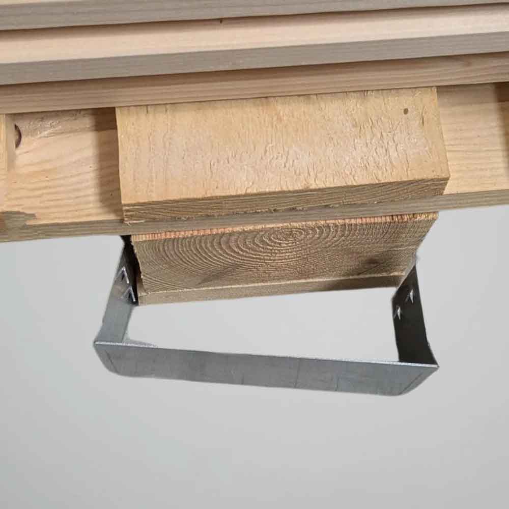 Palettenklammer aus Metall für den Mittelfuss einer Europalette