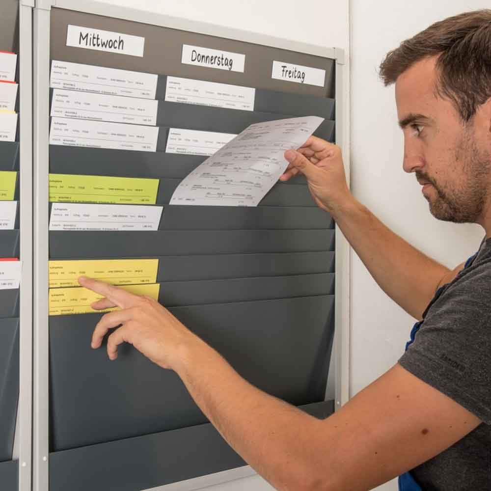 20-20-500-0-10-05-002-sortiertafel-rueckseite-anwendung-a3387b Metallische Karten-Sortiertafel - 3-reihig - 75 x DIN A4 Belege - H 1350 mm