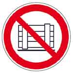 P023 Abstellen und Lagern verboten