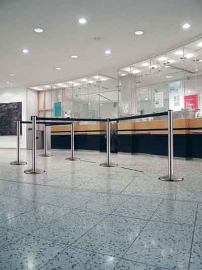 Gurtabsperrsystem GANGWAY - mobiler Absperrpfosten ROOTER Classic