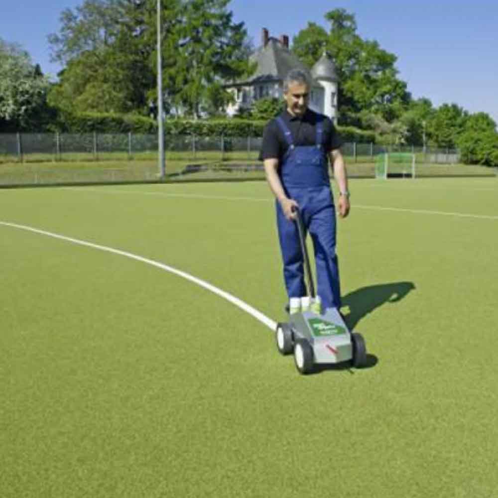 Rasenmarkierfarbe für höchste Anforderungen - Farbe Weiss Rasenmarkierfarbe für höchste Anforderungen - Farbe Weiss