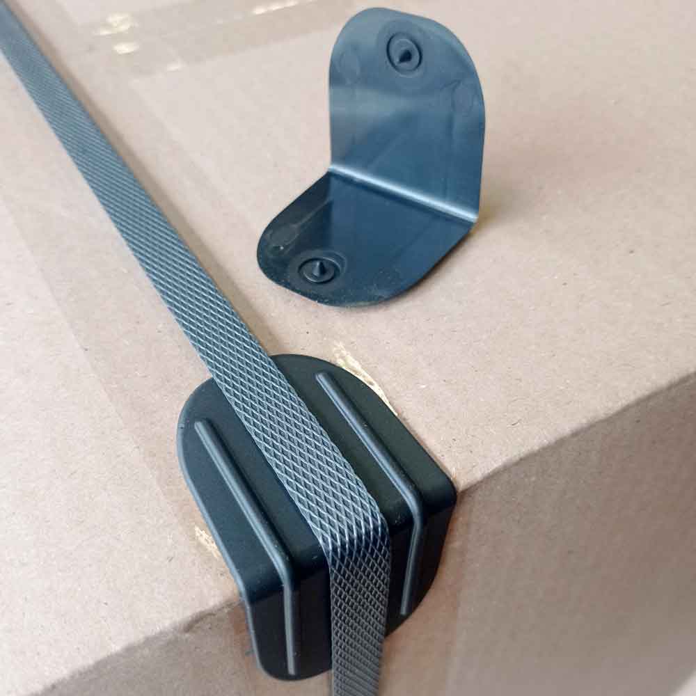 Kantenschutzecke mit und ohne Dorn für Umreifungsbänder Kantenschutzecke mit und ohne Dorn für Umreifungsbänder