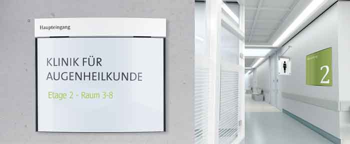 Orientierung mit Beschilderung im Krankenhaus
