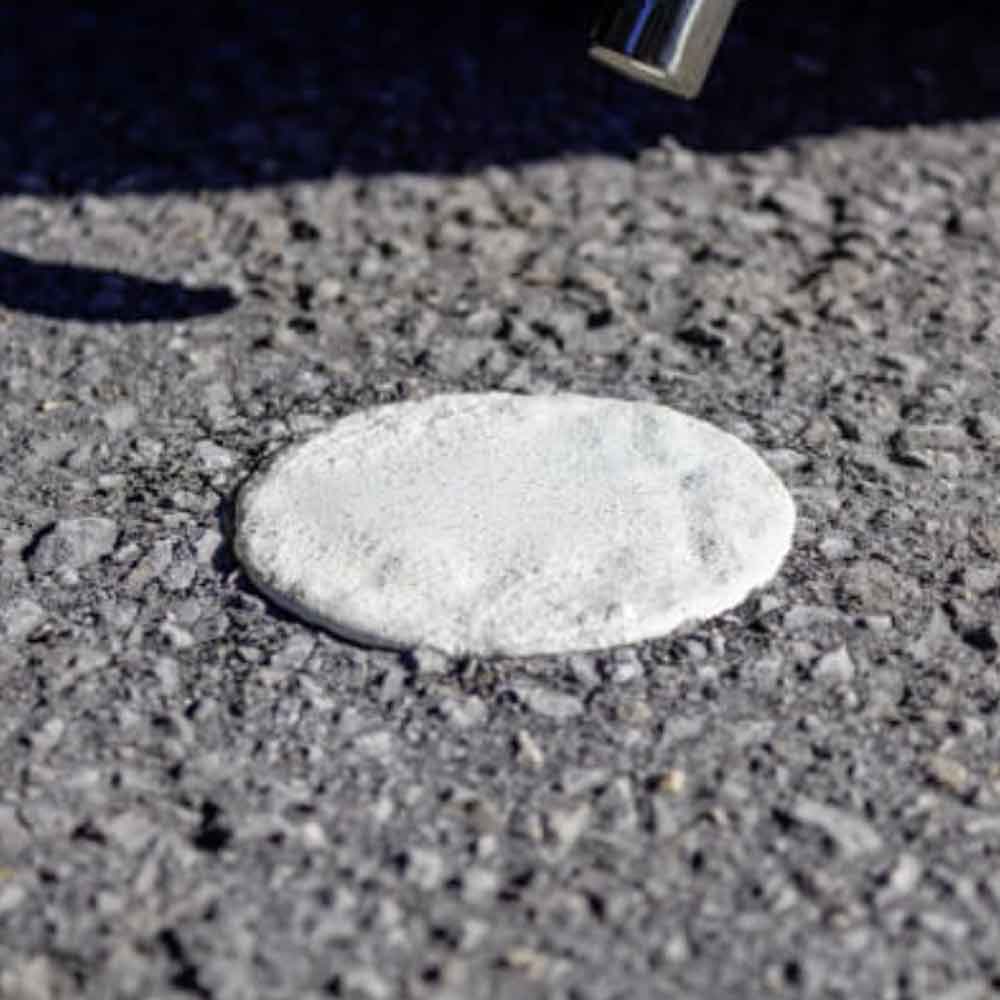 Premark - Weisse Markierungspunkte zur Kennzeichnung von Pflastersteinen und Parkplätzen Premark - Weisse Markierungspunkte zur Kennzeichnung von Pflastersteinen und Parkplätzen