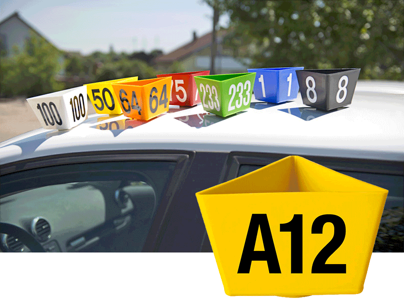 Leitzahlenträger mit Magnethaftung auf dem Autodach