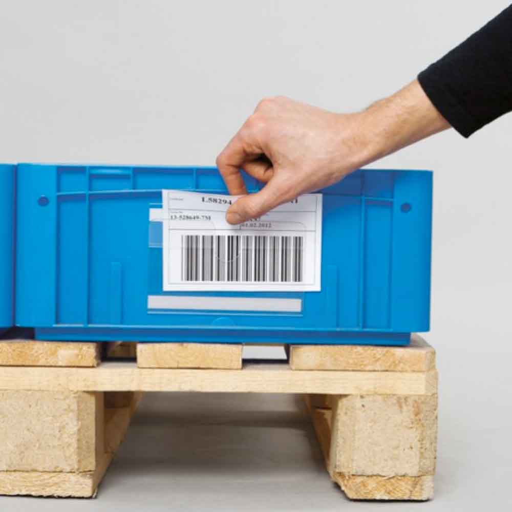 31-80-521-0-00-02-077-hartkunststofftaschen-selbstklebend-anwendung-76e125 Hartkunststofftaschen selbstklebend - in 3 Größen - Transparent