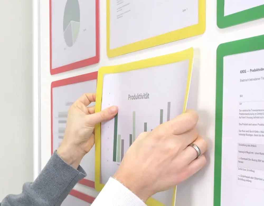 Universalrahmen einfach an der Wand anzubringen