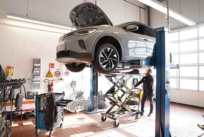 Hubtischwagen im Werkstatteinsatz