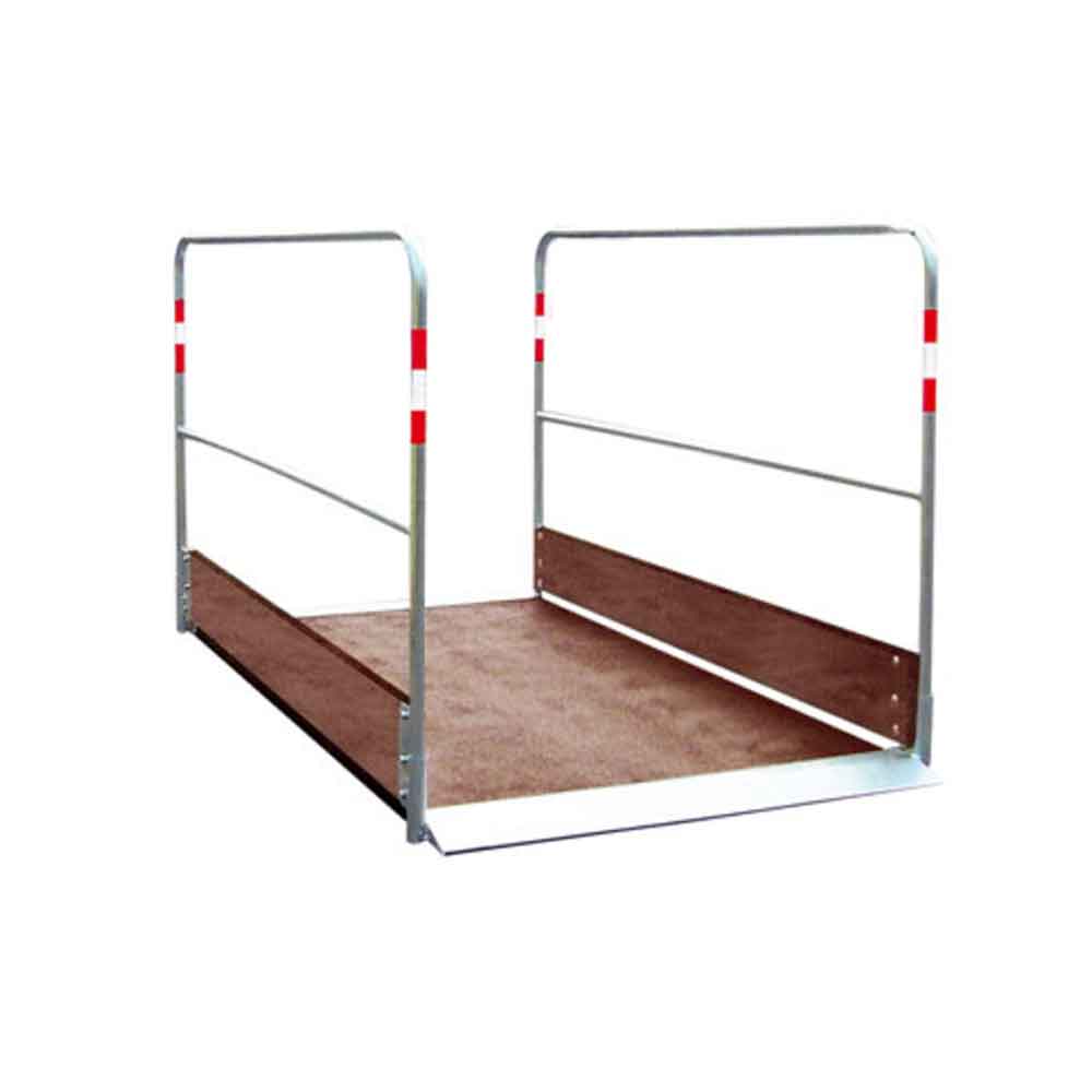 Grabenbrücke aus Holz - mit verzinktem Stahlgestell - sicherer Übergang Grabenbrücke aus Holz - mit verzinktem Stahlgestell - sicherer Übergang