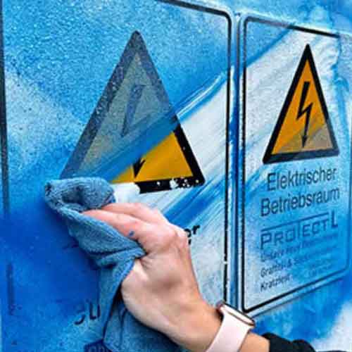 Verkehrszeichen und Hinweisschilder vor Vandalismus schützen